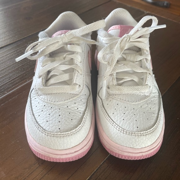 Pink and white Toddler Air Force 1’s. - Picture 2 of 5
